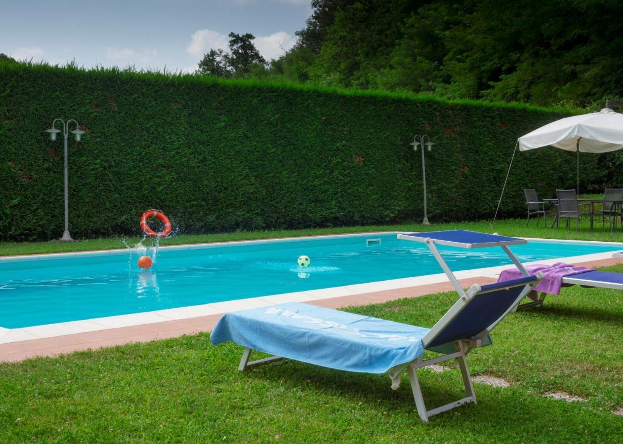 Agriturismo Tenuta Adamo Лука Екстериор снимка